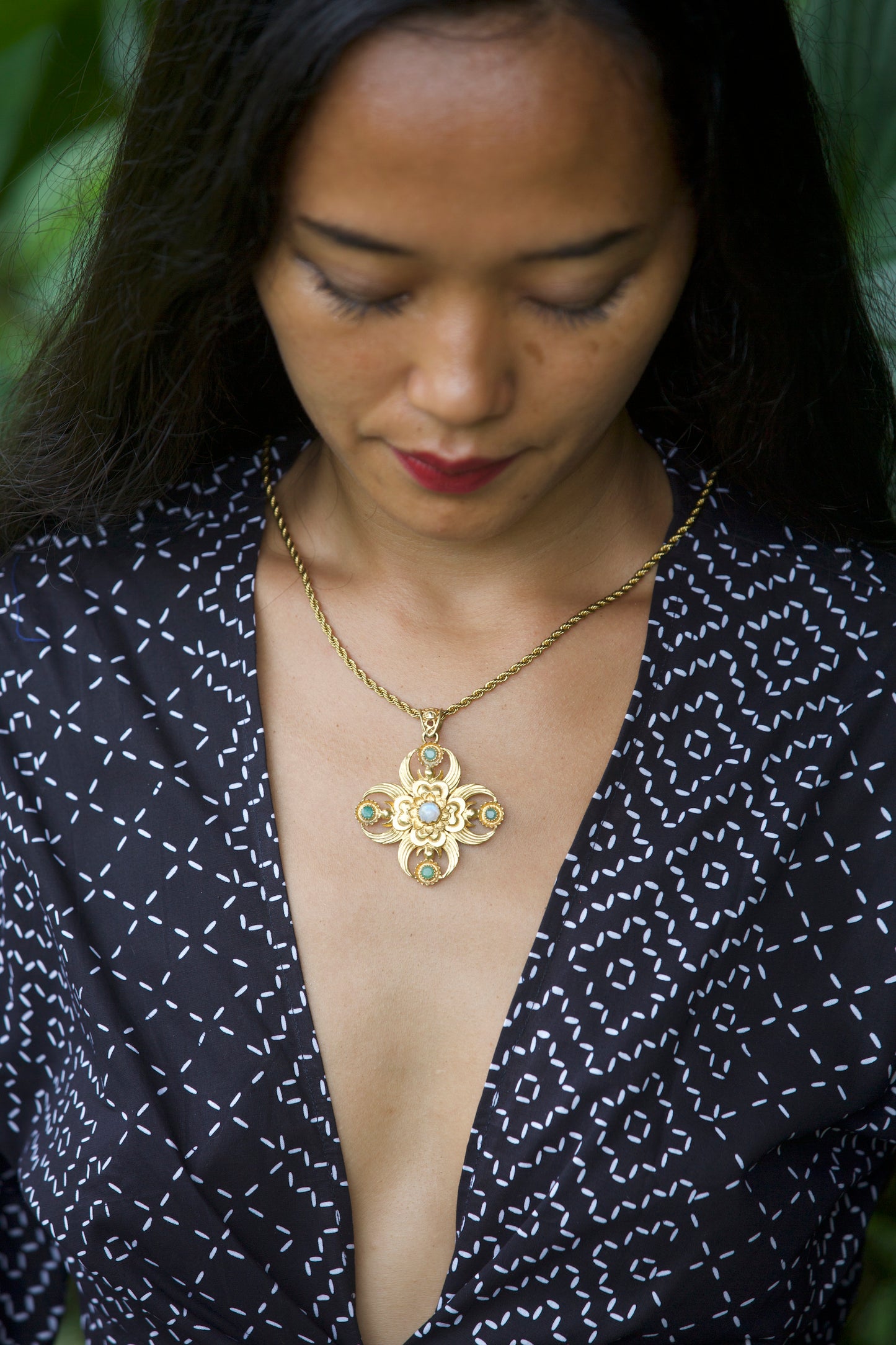 Dorje Pendant - 24K Gold Plated - Rainbow Moonstone