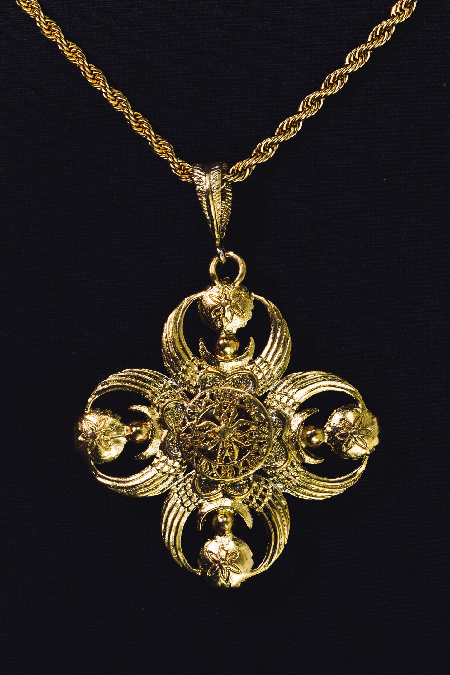Dorje Pendant - Brass - Rainbow Moonstone