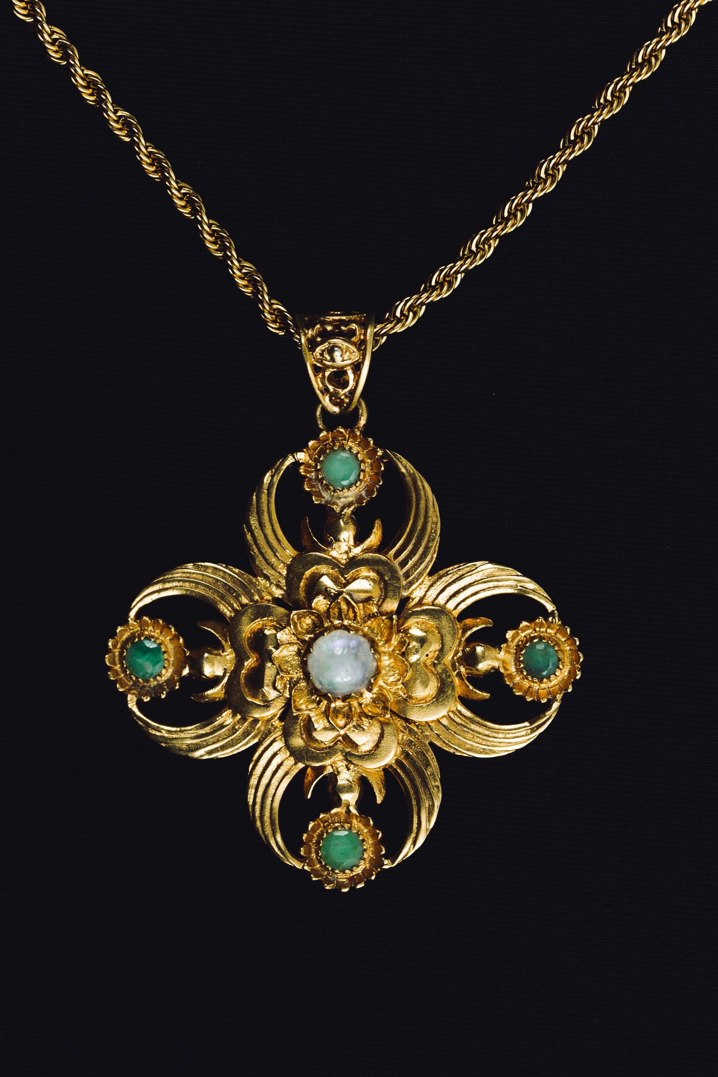 Dorje Pendant - 24K Gold Plated - Rainbow Moonstone