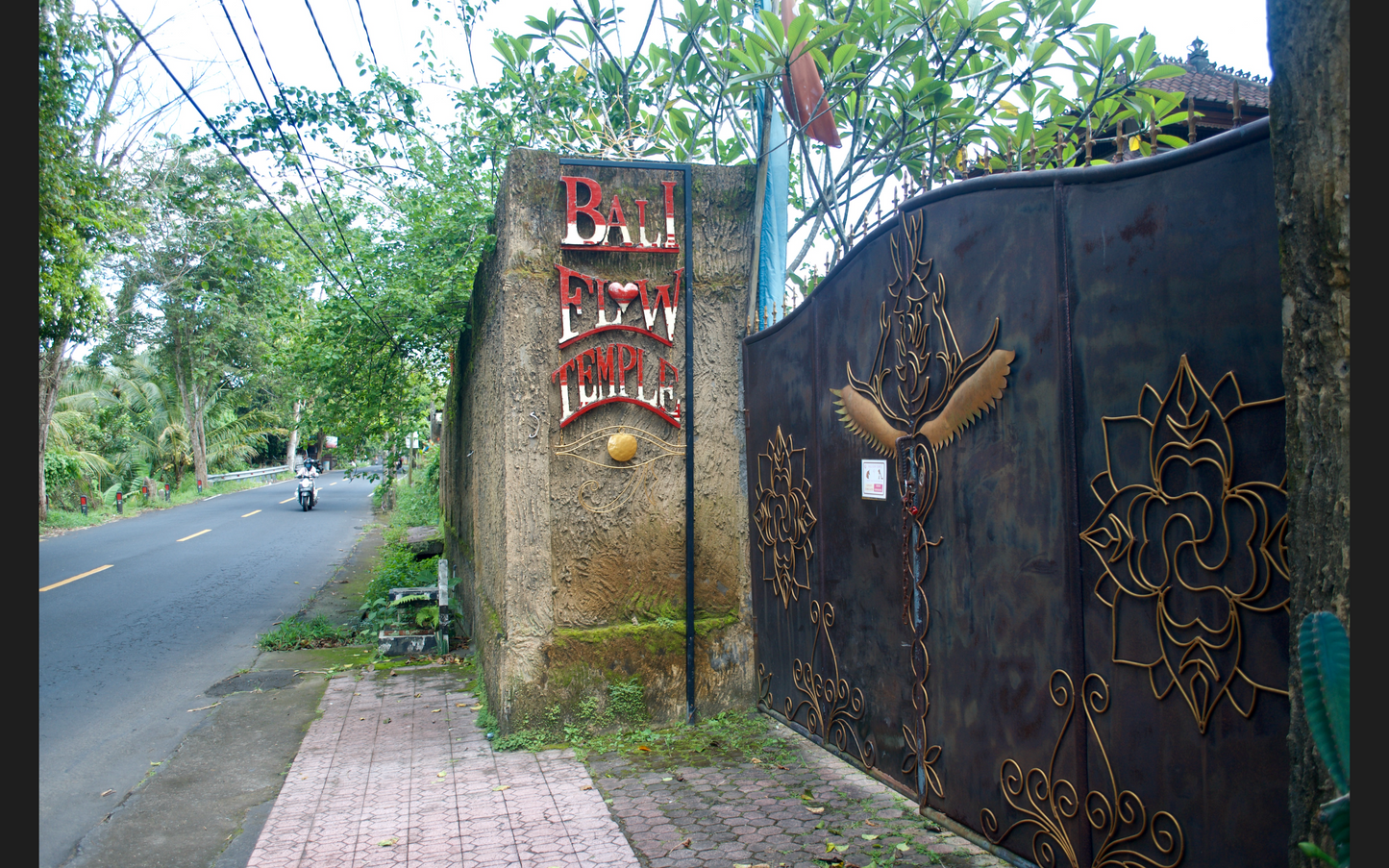 Private Bedroom - 1 Person - 1 Month - Bali Flow Temple Artist Residency