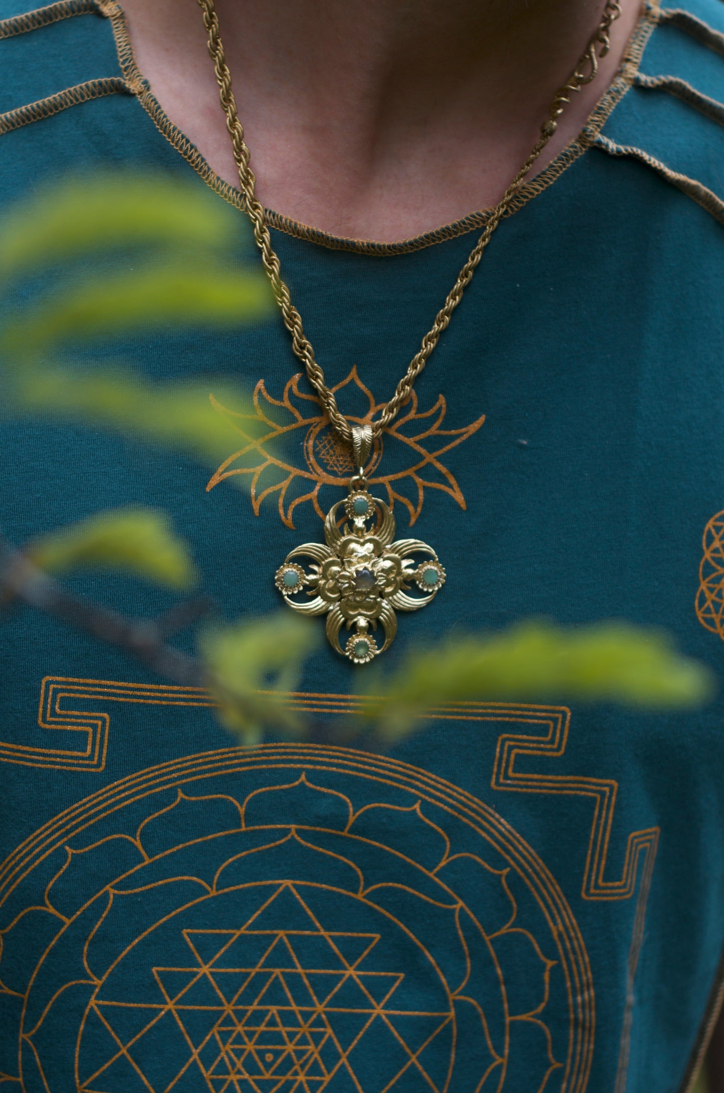 Dorje Pendant - Brass - Rainbow Moonstone