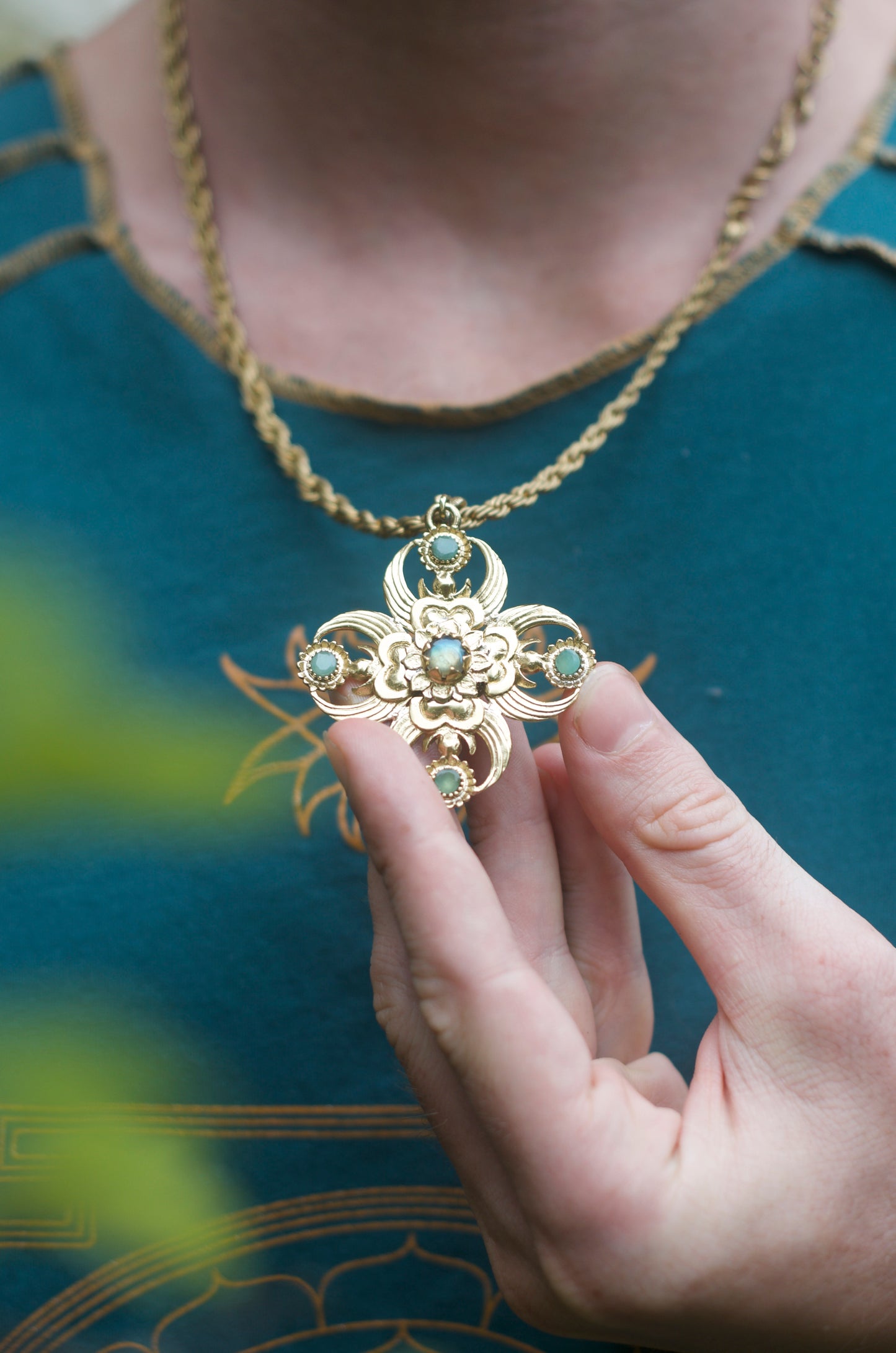 Dorje Pendant - Brass - Rainbow Moonstone