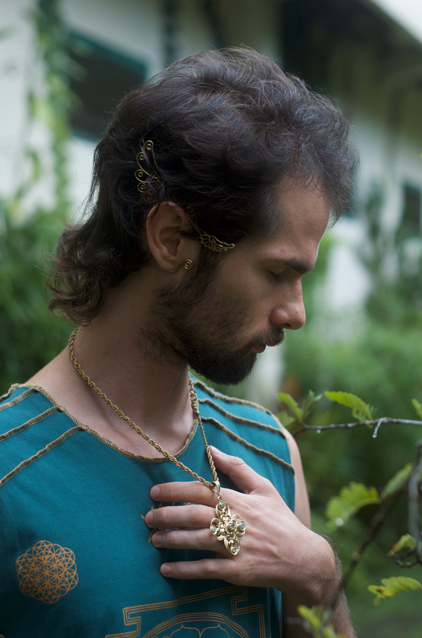 Dorje Pendant - Brass - Rainbow Moonstone
