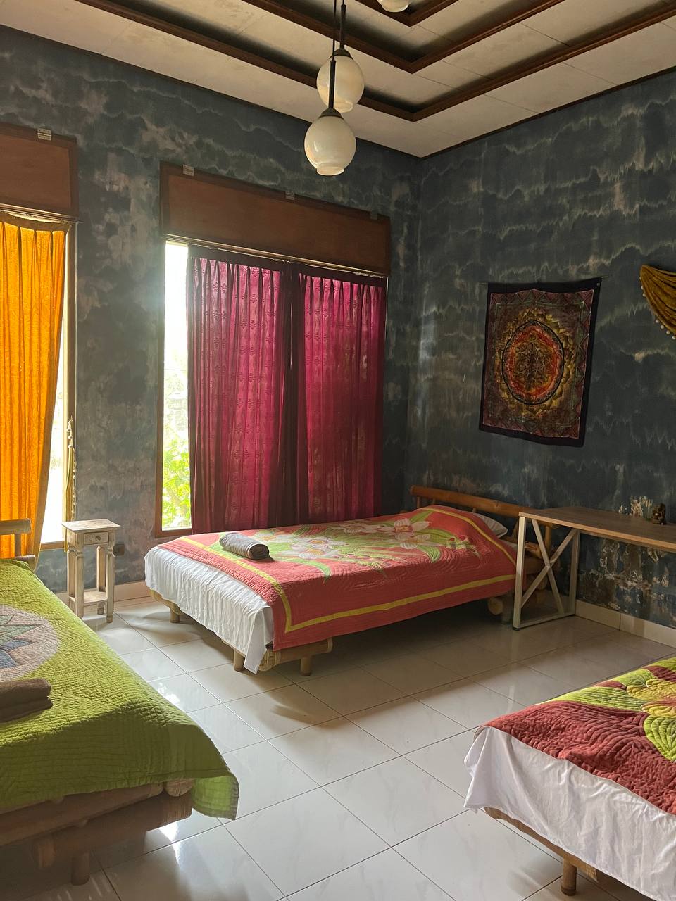 Single bed in Large shared 3 bed room - 1 Person - 1 month - Bali Flow Temple Artist Residency
