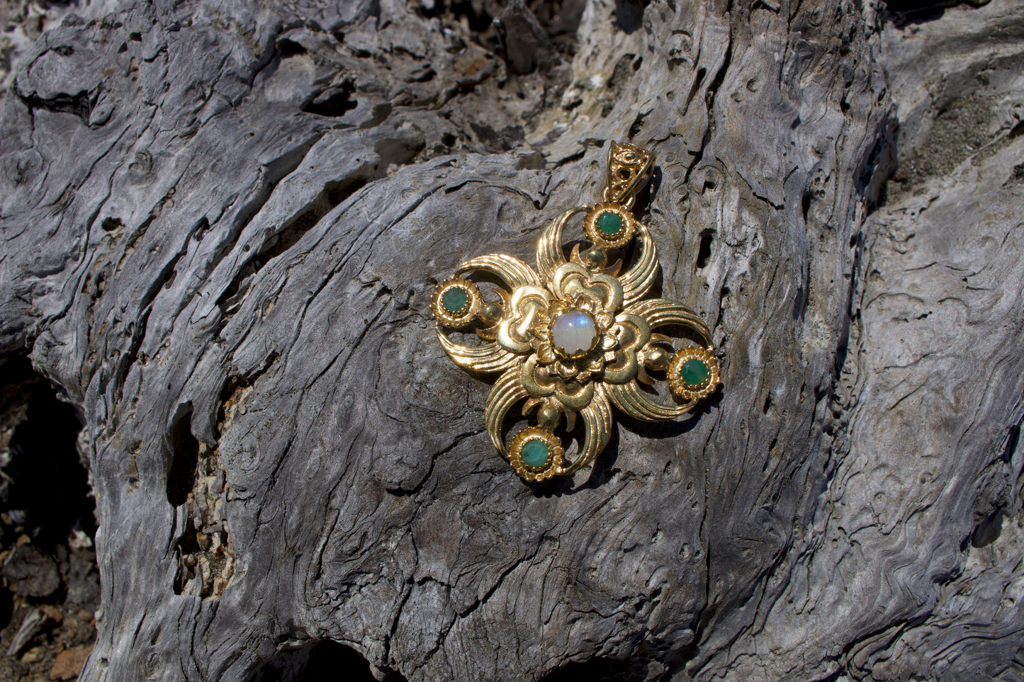 Dorje Pendant - 24K Gold Plated - Rainbow Moonstone