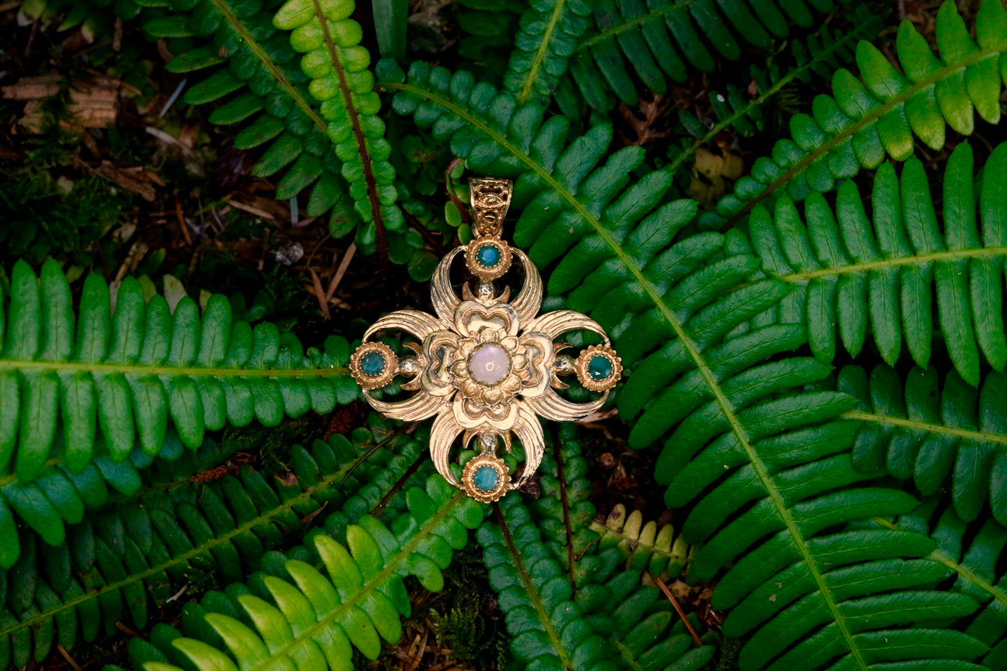 Dorje Pendant - 24K Gold Plated - Rainbow Moonstone