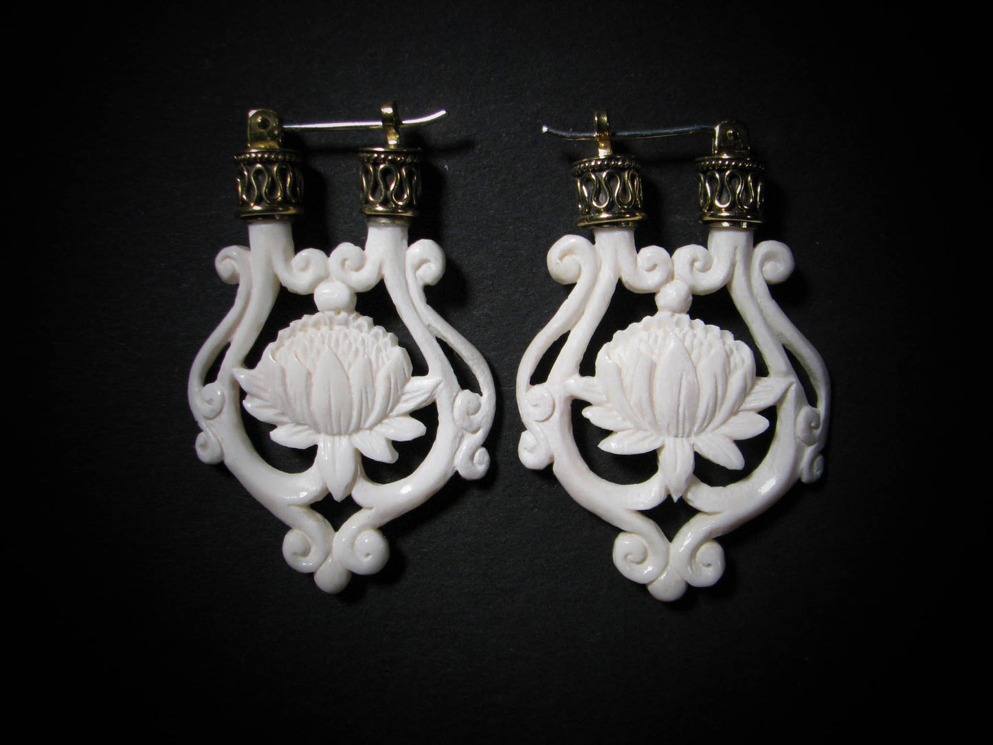 lotus bone black