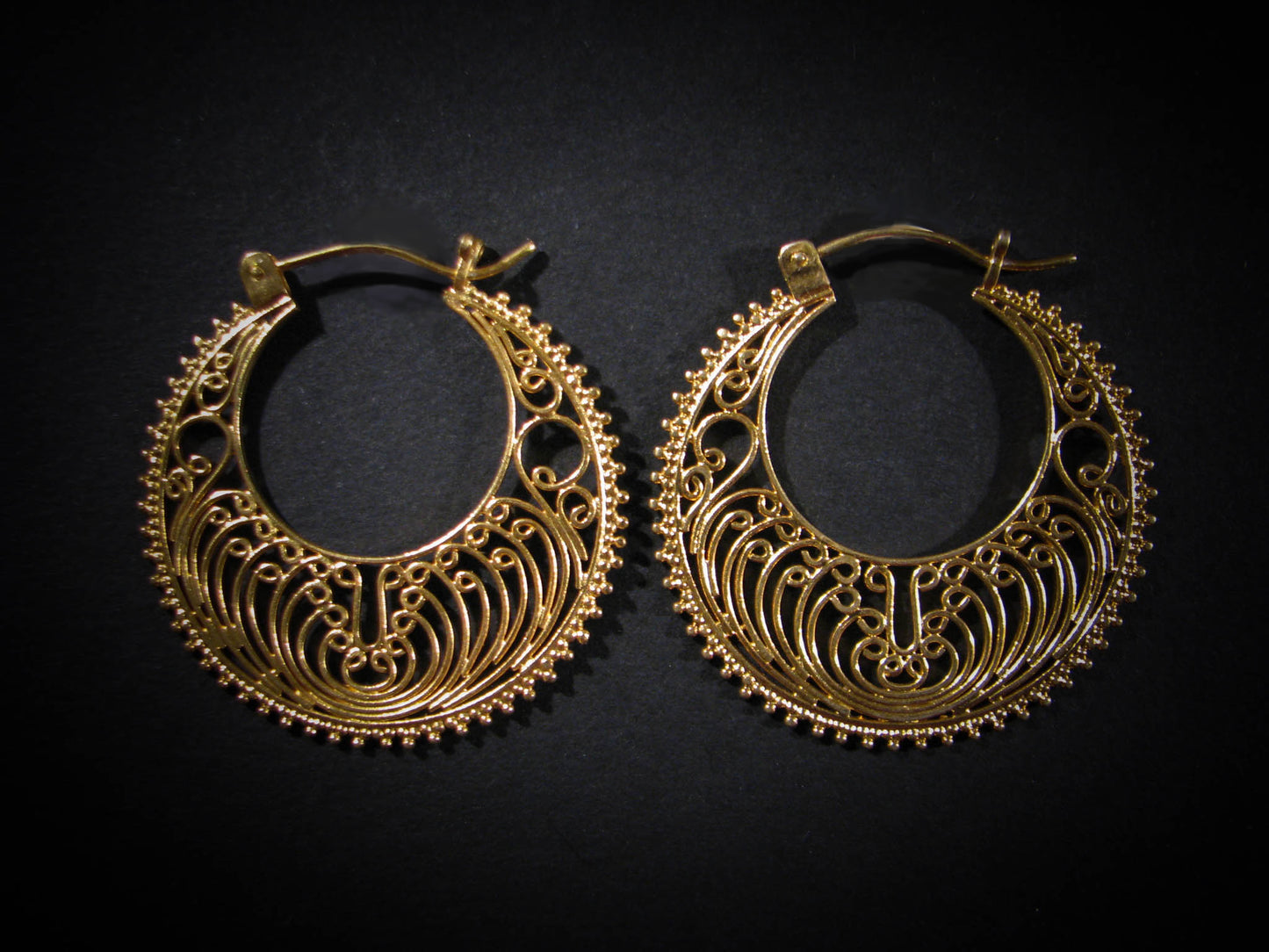 oshun gold black
