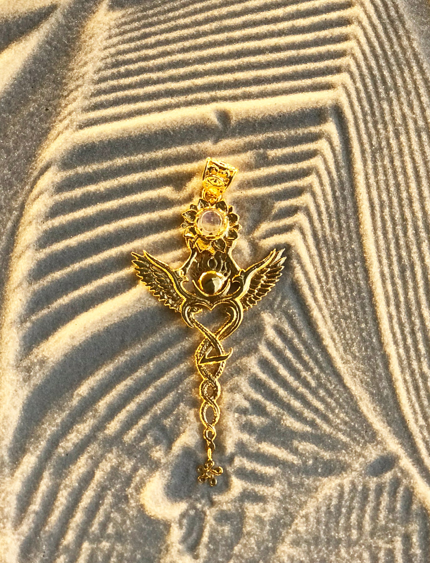 pendant necklace